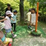 「おかあさんはそっちへいっててください」