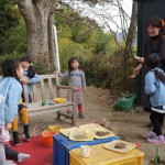 「Tomomiせんせい、おたんじょうび、おめでとう！」