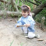 「パンくずをとってるの」